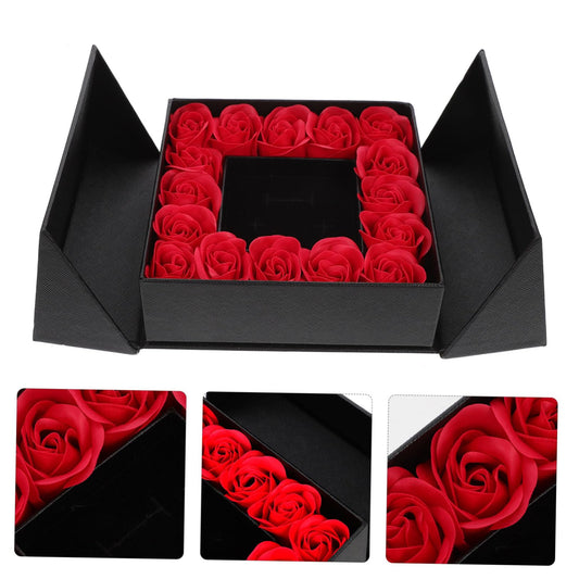 Caja de rosas con collar de doble corazón